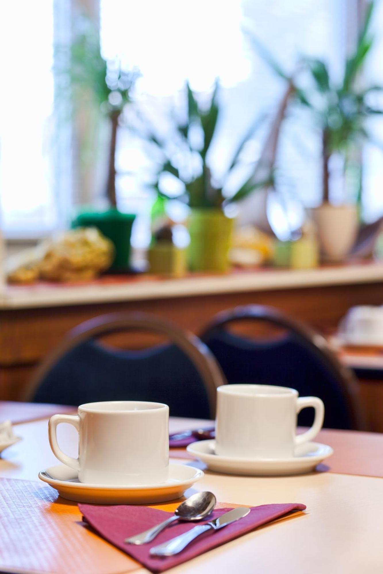 Logis Hotel & Restaurant Arcombelle 몽티그니레로아 외부 사진