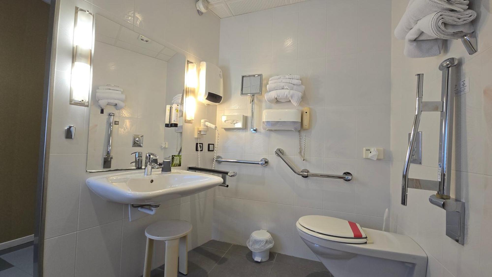 Logis Hotel & Restaurant Arcombelle 몽티그니레로아 외부 사진