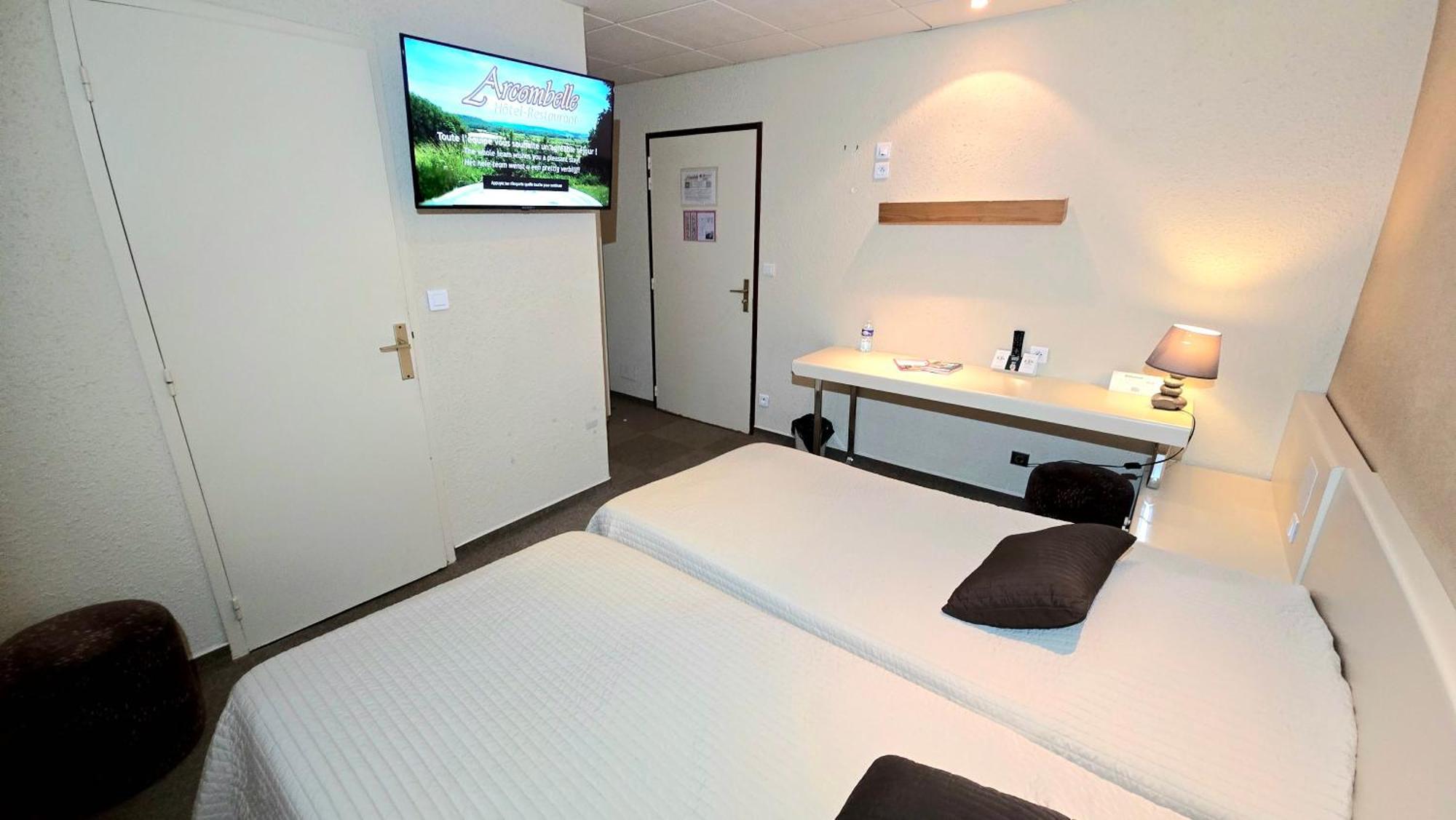 Logis Hotel & Restaurant Arcombelle 몽티그니레로아 외부 사진