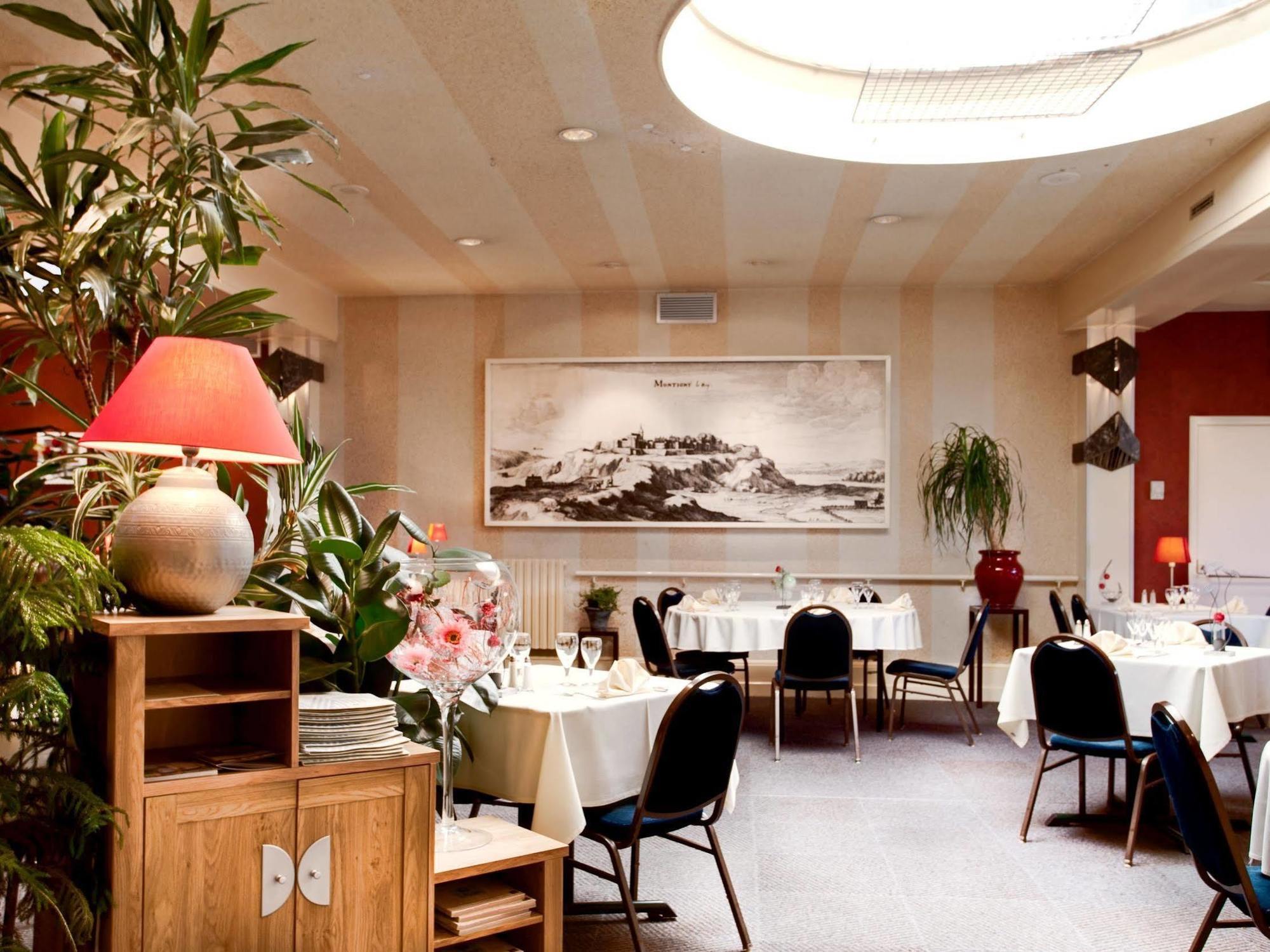 Logis Hotel & Restaurant Arcombelle 몽티그니레로아 외부 사진
