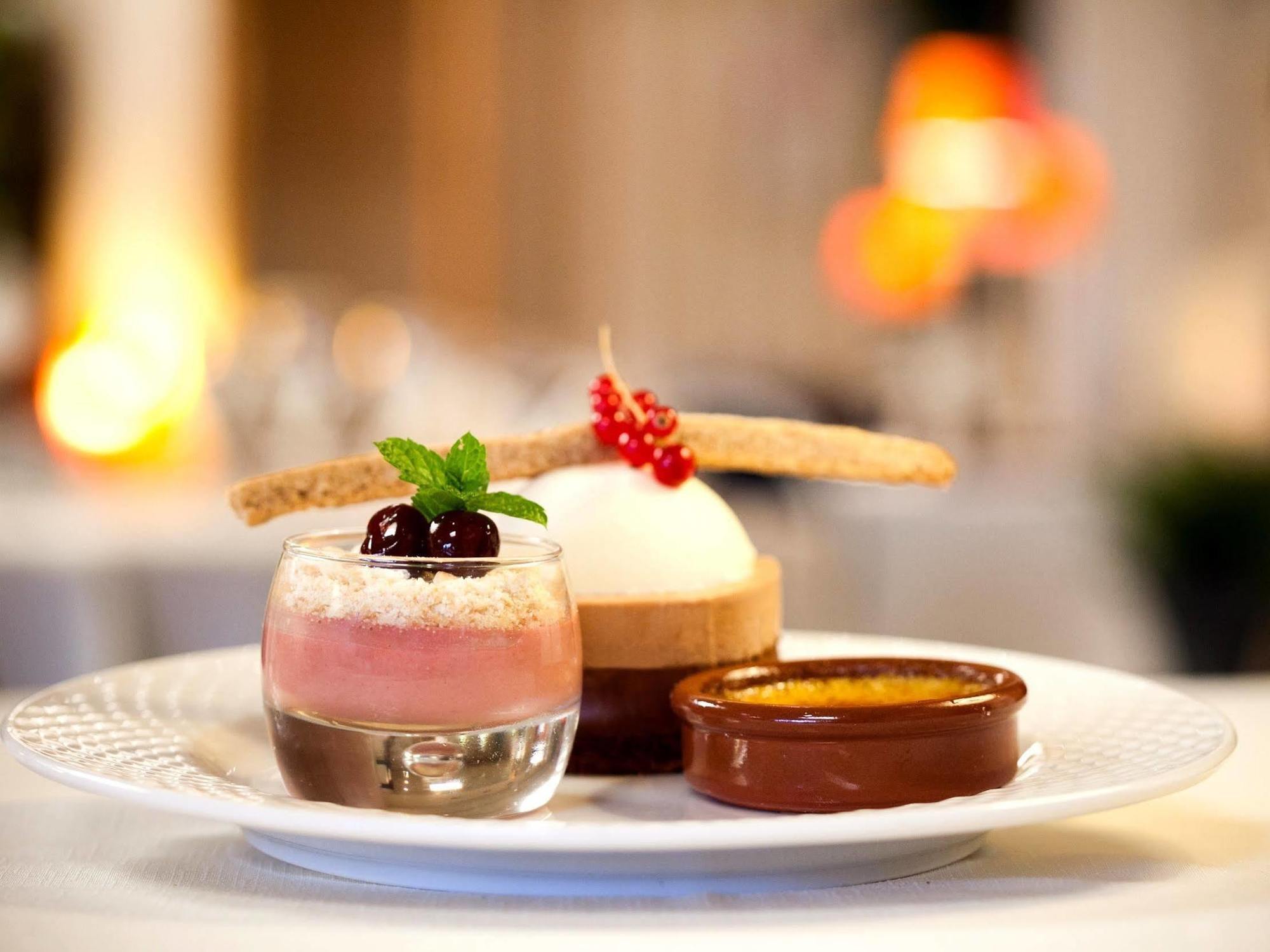 Logis Hotel & Restaurant Arcombelle 몽티그니레로아 외부 사진