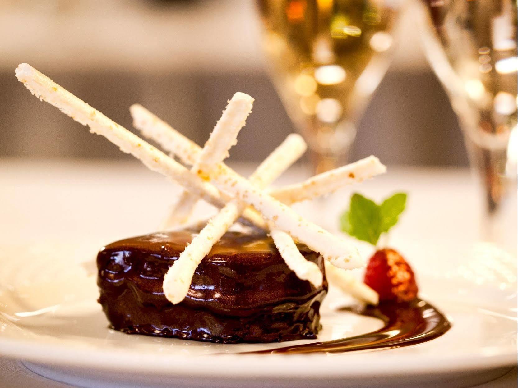 Logis Hotel & Restaurant Arcombelle 몽티그니레로아 외부 사진