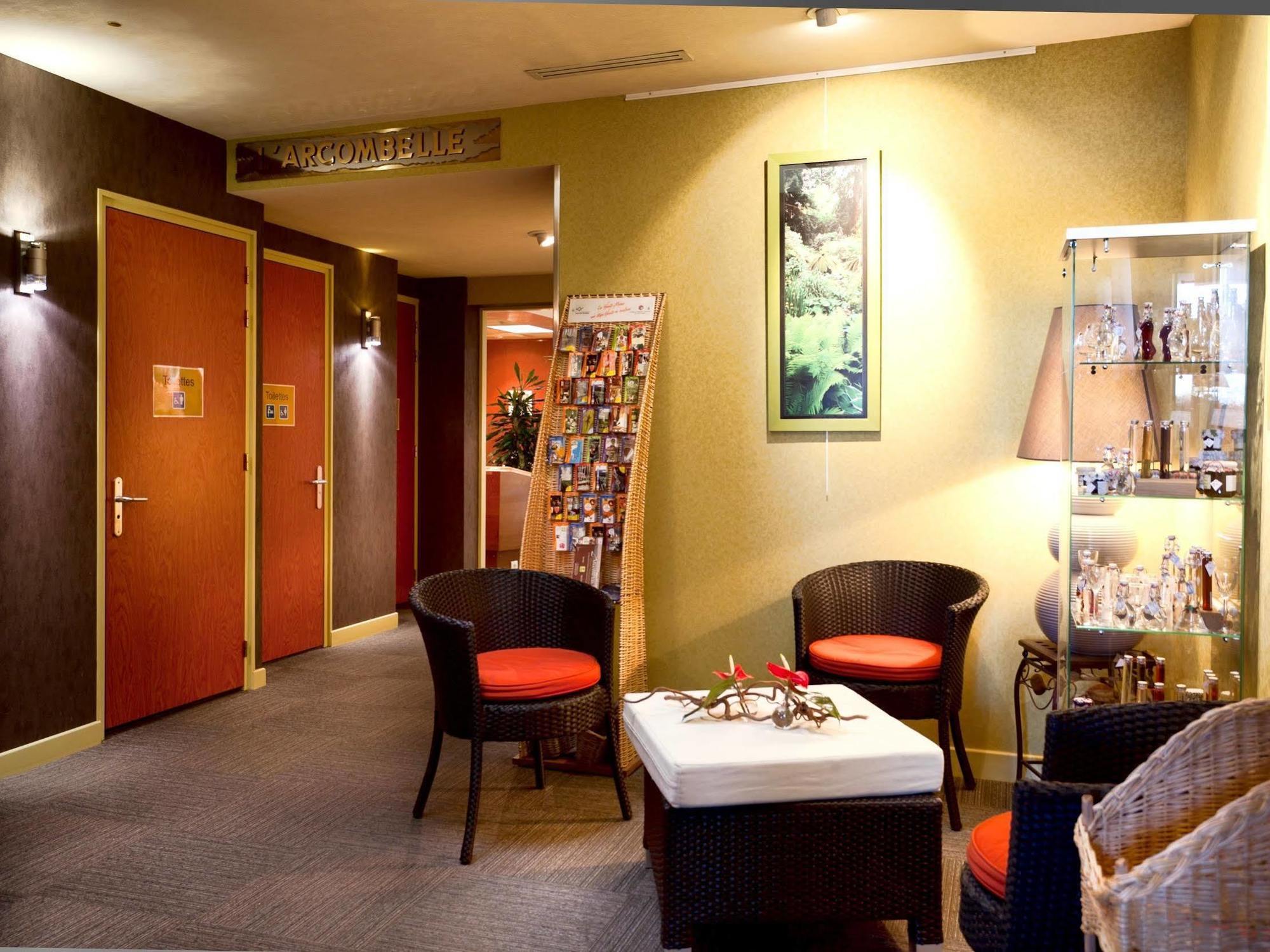 Logis Hotel & Restaurant Arcombelle 몽티그니레로아 외부 사진