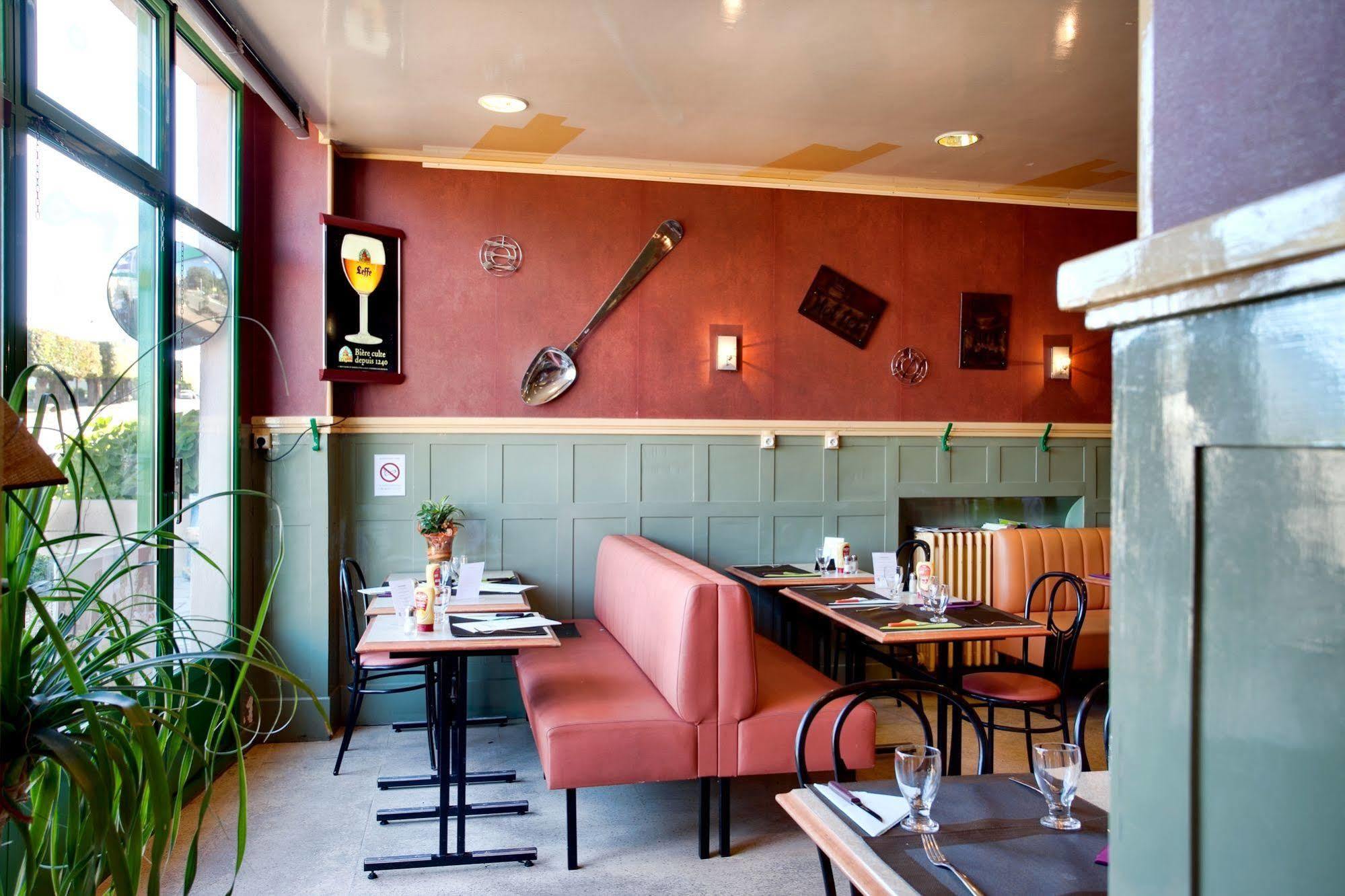 Logis Hotel & Restaurant Arcombelle 몽티그니레로아 외부 사진