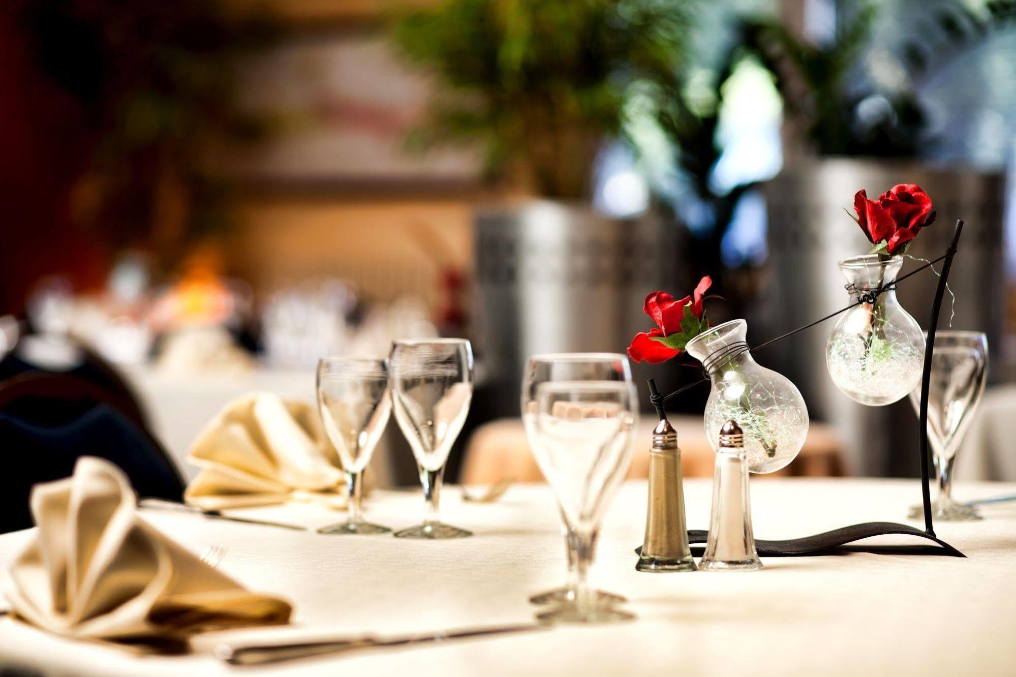 Logis Hotel & Restaurant Arcombelle 몽티그니레로아 외부 사진