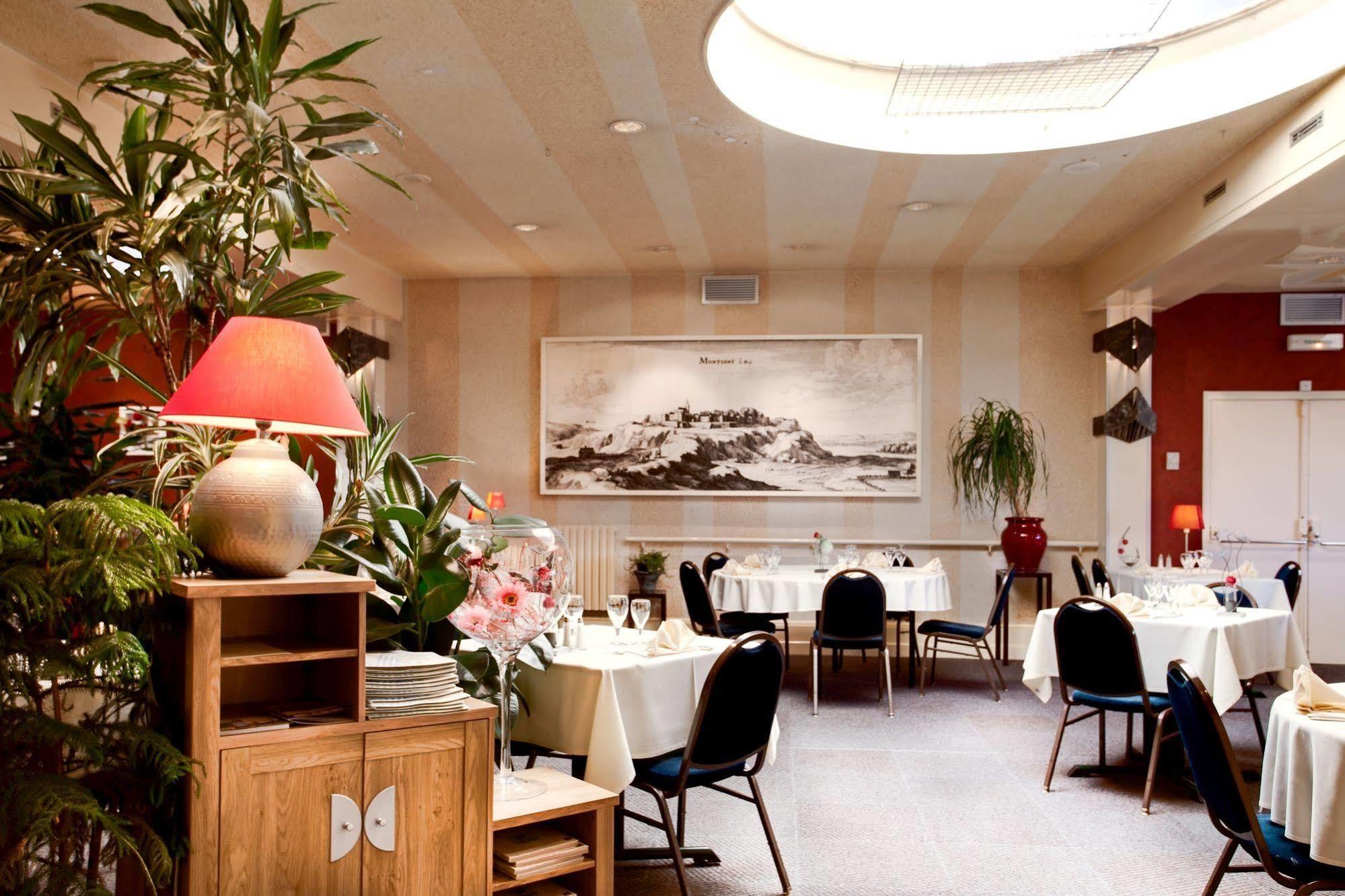 Logis Hotel & Restaurant Arcombelle 몽티그니레로아 외부 사진