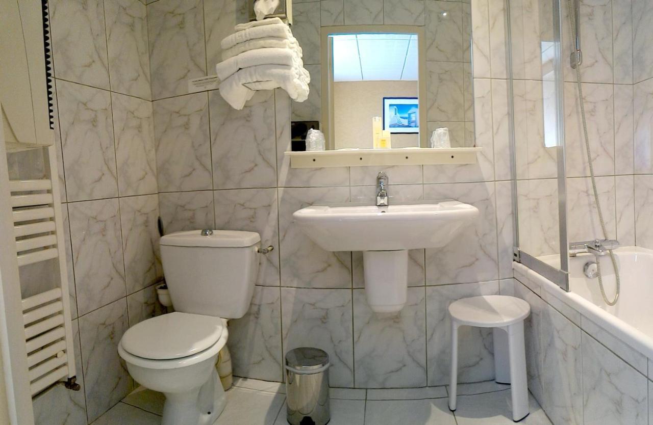Logis Hotel & Restaurant Arcombelle 몽티그니레로아 외부 사진