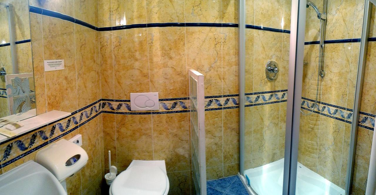 Logis Hotel & Restaurant Arcombelle 몽티그니레로아 외부 사진