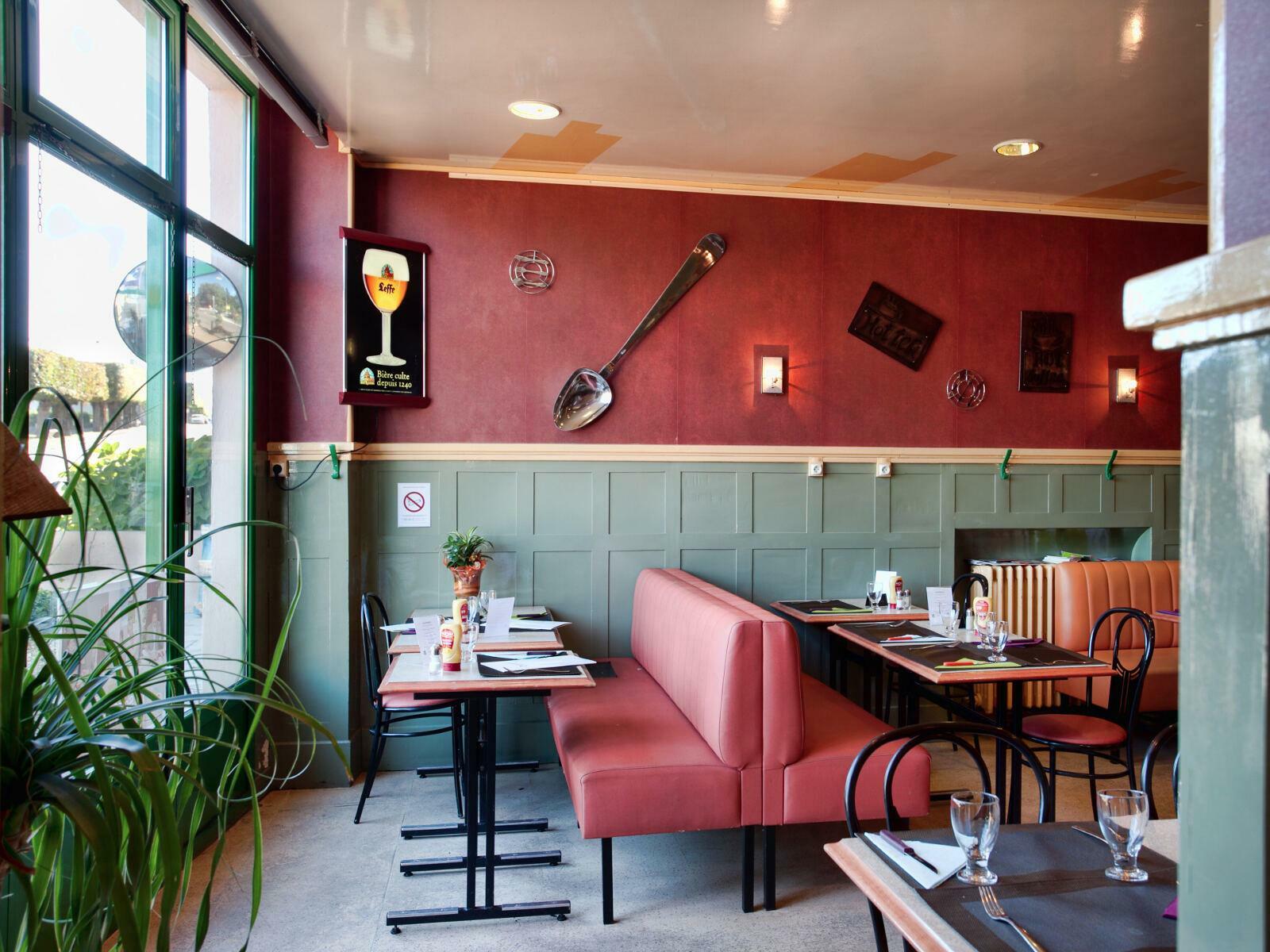 Logis Hotel & Restaurant Arcombelle 몽티그니레로아 외부 사진