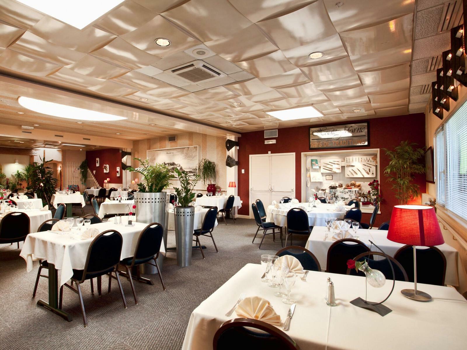 Logis Hotel & Restaurant Arcombelle 몽티그니레로아 외부 사진